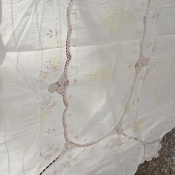 Handmade Vintage Tablecloth By Grandma - Picture 2 of 11